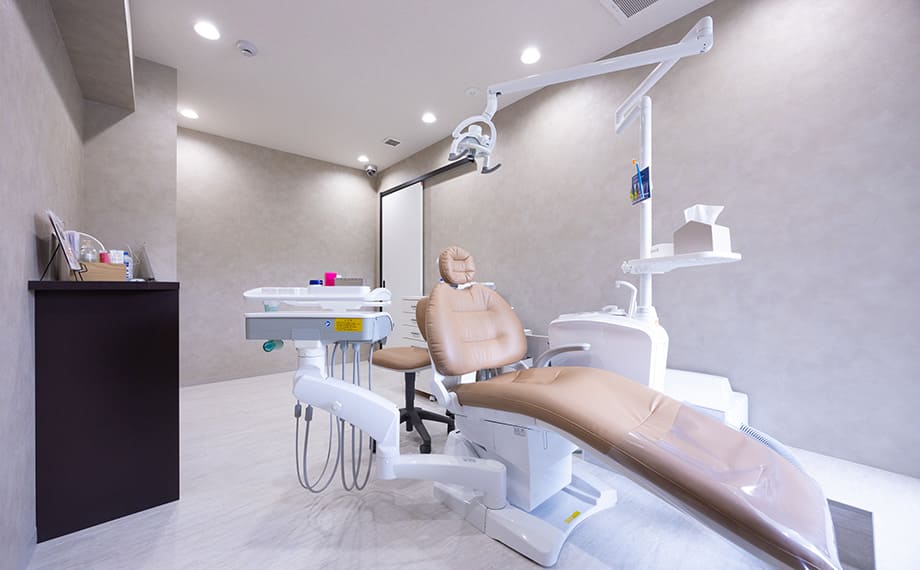 1階〜2階2フロアの大型歯科医院ゆったりとした個室空間を完備
